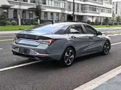 2022 Hyundai Elantra 1.5L CVT LUX Premium — фото 7