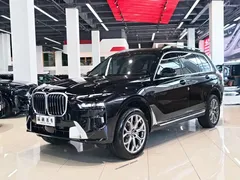 2023 BMW X7 xDrive40i Luxury Package, чёрный — фото 5