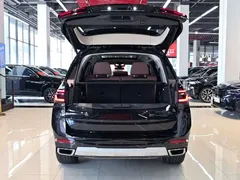 2023 BMW X7 xDrive40i Luxury Package, чёрный — фото 8