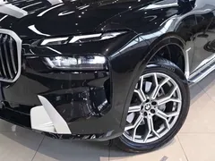 2023 BMW X7 xDrive40i Luxury Package, чёрный — фото 9