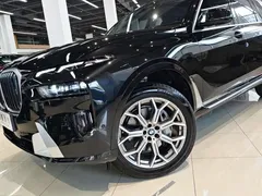 2023 BMW X7 xDrive40i Luxury Package, чёрный — фото 12