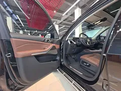 2023 BMW X7 xDrive40i Luxury Package, чёрный — фото 22