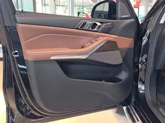 2023 BMW X7 xDrive40i Luxury Package, чёрный — фото 23