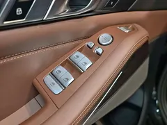 2023 BMW X7 xDrive40i Luxury Package, чёрный — фото 24