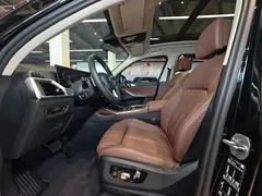 2023 BMW X7 xDrive40i Luxury Package, чёрный — фото 26