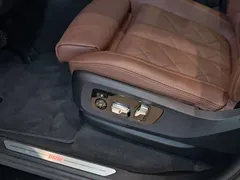 2023 BMW X7 xDrive40i Luxury Package, чёрный — фото 28
