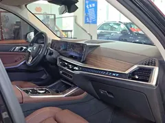 2023 BMW X7 xDrive40i Luxury Package, чёрный — фото 30