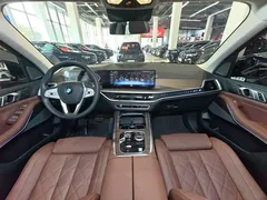 2023 BMW X7 xDrive40i Luxury Package, чёрный — фото 33