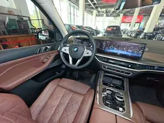 2023 BMW X7 xDrive40i Luxury Package, чёрный — фото 34