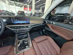 2023 BMW X7 xDrive40i Luxury Package, чёрный — фото 35