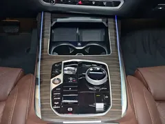 2023 BMW X7 xDrive40i Luxury Package, чёрный — фото 36