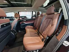 2023 BMW X7 xDrive40i Luxury Package, чёрный — фото 40