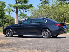 2023 BMW 5 Series 530Li Leading M Sport Package, чёрный — фото 4