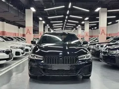 2021 BMW 5 Series 530Li Leading M Sport Package, чёрный — фото 2