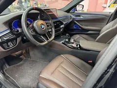2021 BMW 5 Series 530Li Leading M Sport Package, чёрный — фото 4