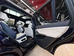 2021 BMW X7 xDrive40i Executive M Sport Package, синий — фото 38