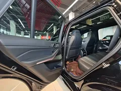 2022 BMW X5 M, чёрный — фото 28