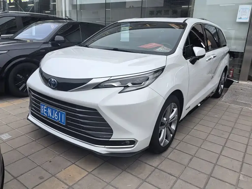 2021 Toyota Sienna 2.5L Hybrid Ultimate