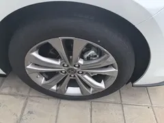 2021 Toyota Sienna 2.5L Hybrid Ultimate, белый — фото 4