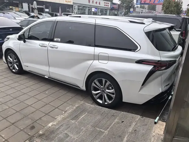 2021 Toyota Sienna 2.5L Hybrid Ultimate