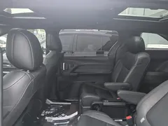 2021 Toyota Sienna 2.5L Hybrid Ultimate, белый — фото 7