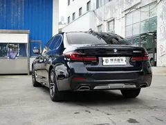 2022 BMW 5 Series 525Li M Sport Package, чёрный — фото 7
