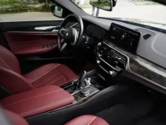 2022 BMW 5 Series 525Li M Sport Package, чёрный — фото 11