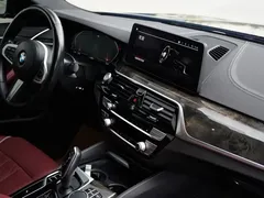 2022 BMW 5 Series 525Li M Sport Package, чёрный — фото 13