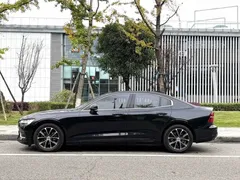 2021 Volvo S60 T4 Luxury, чёрный — фото 4