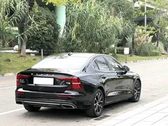 2021 Volvo S60 T4 Luxury, чёрный — фото 14