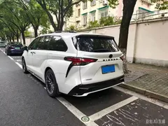 2021 Toyota Sienna 2.5L Hybrid Ultimate, белый — фото 3