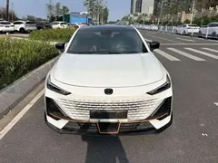 2022 Changan UNI-V 1.5T Premium, белый — фото 2