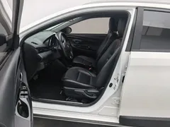 2021 Toyota Yaris L Zhixuan X 1.5L CVT Luxury, белый — фото 6