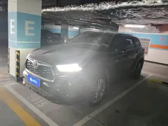 2022 Toyota Highlander 2.5L Hybrid 4WD Ultimate 7-seat, чёрный — фото 1