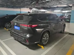 2022 Toyota Highlander 2.5L Hybrid 4WD Ultimate 7-seat, чёрный — фото 3