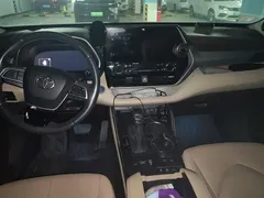 2022 Toyota Highlander 2.5L Hybrid 4WD Ultimate 7-seat, чёрный — фото 12