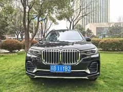 2022 BMW X7 xDrive40i Luxury Package, чёрный — фото 2