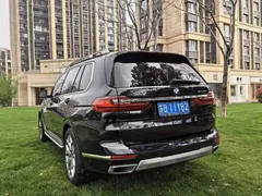 2022 BMW X7 xDrive40i Luxury Package, чёрный — фото 6