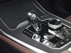 2022 BMW X7 xDrive40i Luxury Package, чёрный — фото 10