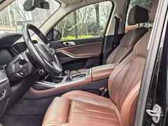 2022 BMW X7 xDrive40i Luxury Package, чёрный — фото 12