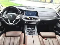 2022 BMW X7 xDrive40i Luxury Package, чёрный — фото 14