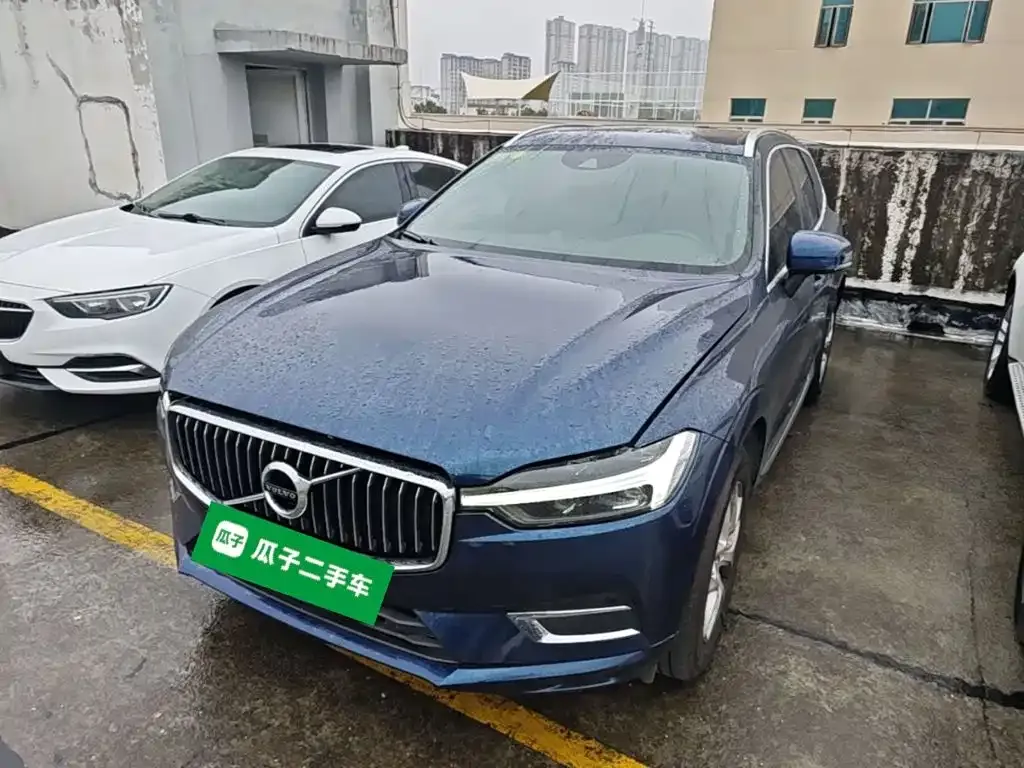 2021 Volvo XC60 4WD Luxury