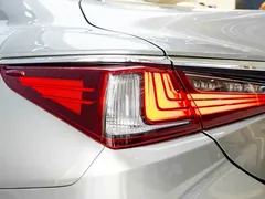 2022 Lexus ES 200 Luxury — фото 9