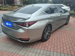2021 Lexus ES 300h Premium — фото 3