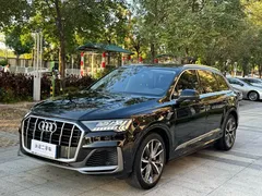 2023 Audi Q7 55 TFSI quattro S line Sport, чёрный — фото 1