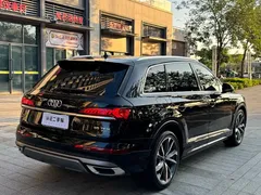 2023 Audi Q7 55 TFSI quattro S line Sport, чёрный — фото 15