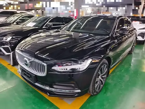 2022 Volvo S90