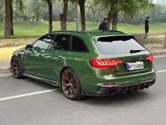 2022 Audi RS 4 Avant Dark Gold, зелёный — фото 9