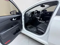 2021 Kia Cerato 1.5L CVT Fashion, белый — фото 7