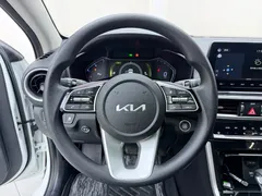 2021 Kia Cerato 1.5L CVT Fashion, белый — фото 11